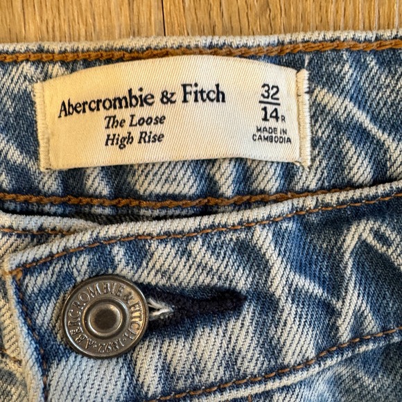 Abercrombie Fitch The Loose High Rise Jeans Light Wash Denim Women's Size 14R - Picture 7 of 10